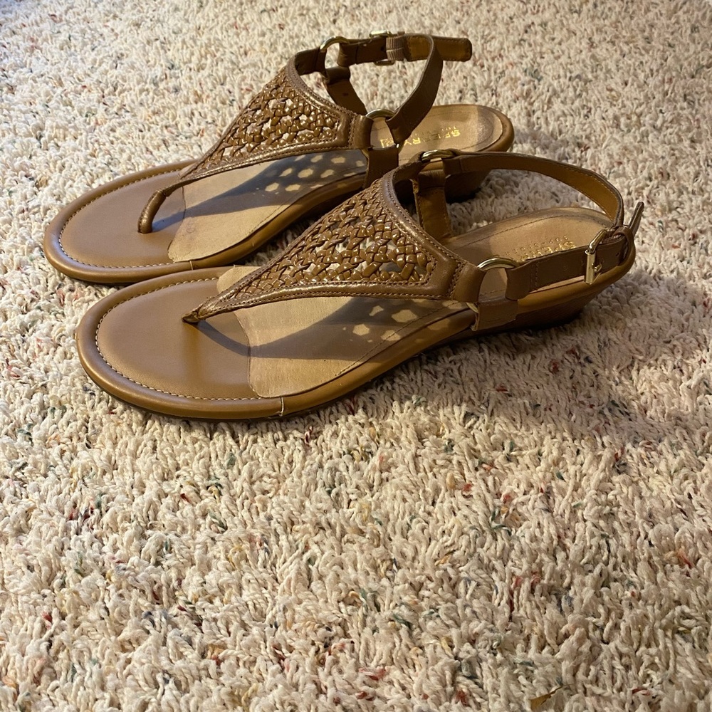 Sperry Topsider women’s size 9 Tan thong sandals